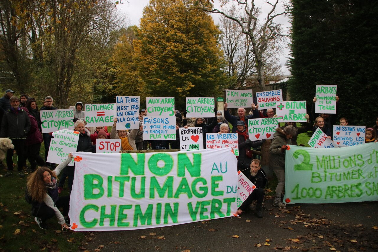 The demonstrators gathered at the entrance to the green path Petit-Caux in Eu (Seine-Maritime).