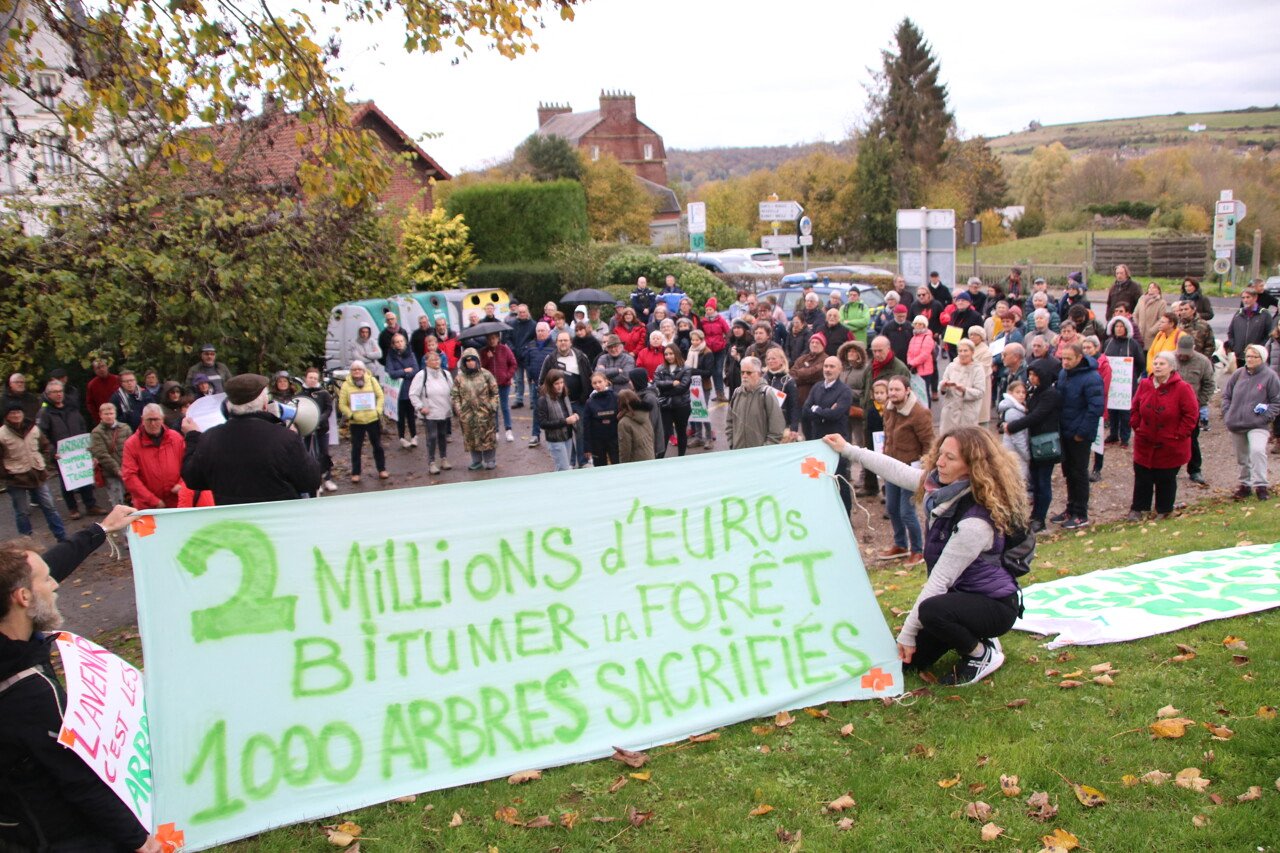 The demonstrators gathered at the entrance to the green path Petit-Caux in Eu (Seine-Maritime).
