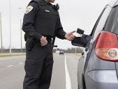 During a check, the police's reading of the identity plate will allow them to immediately know whether you are insured.  Or not... Photo DR