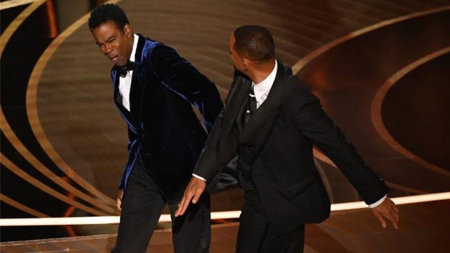 will-smith-hits-chris-rock-oscars