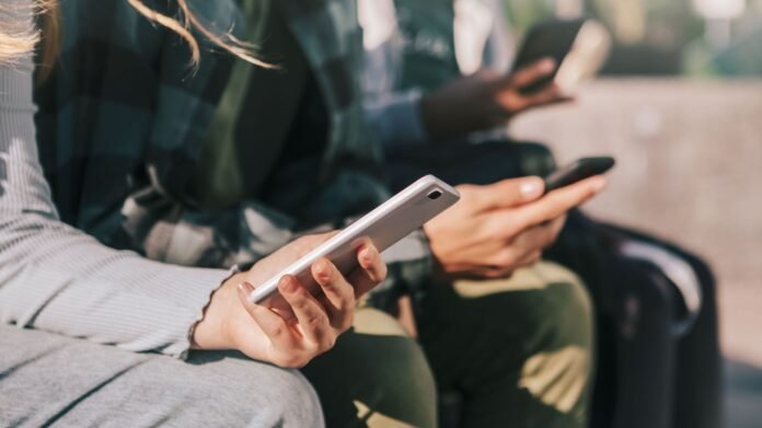Belgium bans fake free mobile phone insurance

