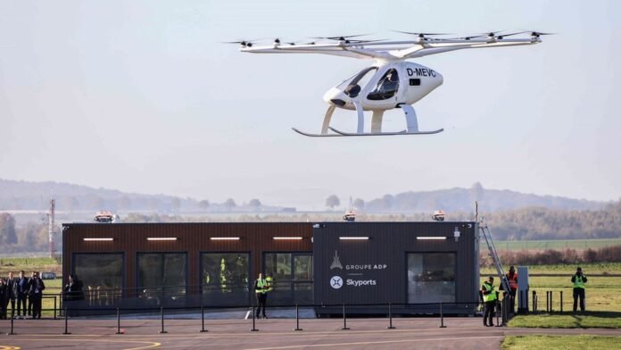 Ce jeudi 10 novembre, le premier vertiport européen, c'est-à-dire le terminal de ces véhicules à mi-chemin entre le drone et l'hélicoptère, a été inauguré à l'aérodrome de Pontoise (Val-d'Oise)