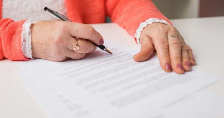 Money / insurance.  The funeral insurance contract: how does it work?