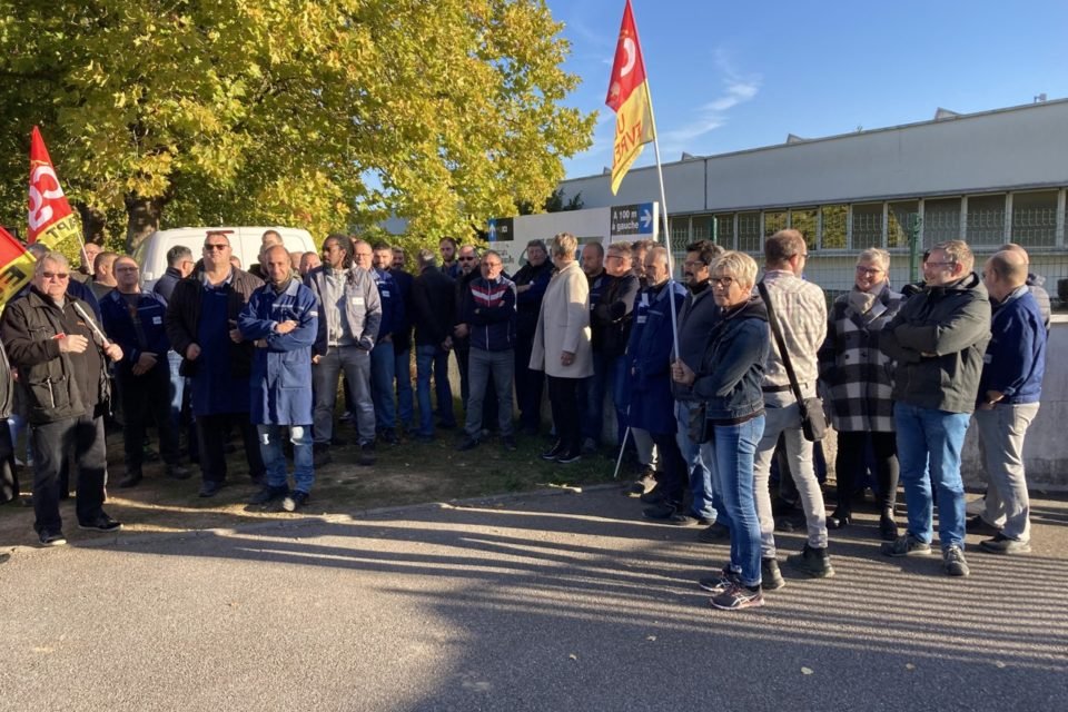 The employees and representatives of the CGT were present in front of the Compin site in Évreux on Friday, October 7, 2022.