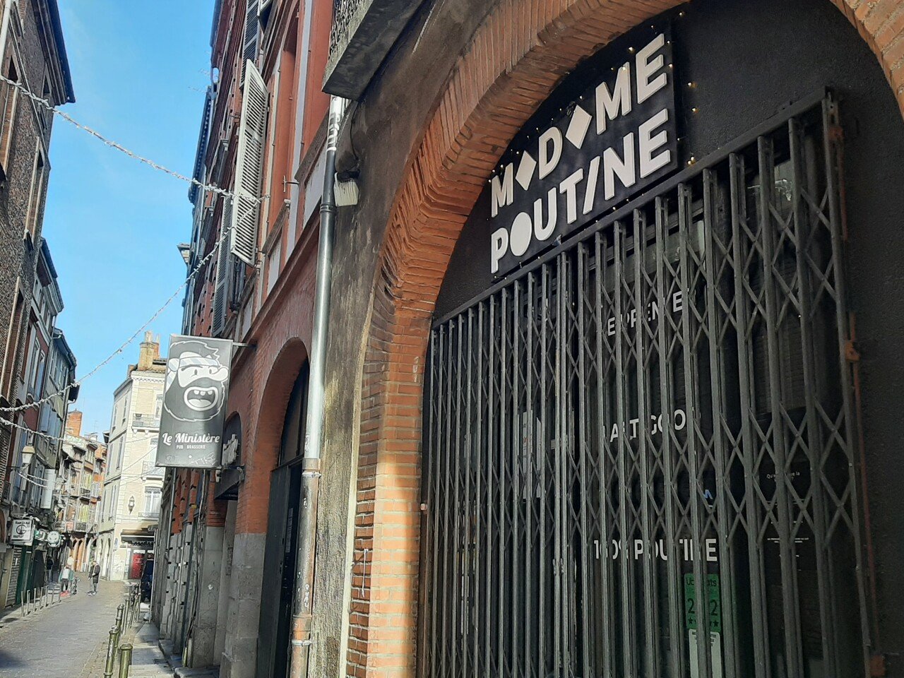 Madame Poutine restaurant is located in rue Peyrolières.