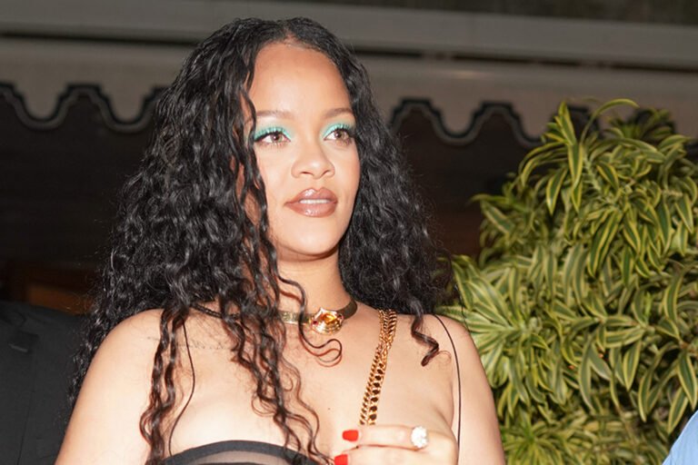 Rihanna dares transparency for a romantic dinner