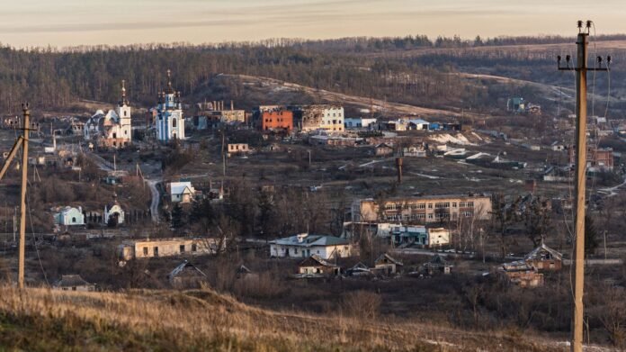 War in Ukraine: in Bogorodychné, ruins, cats and a man

