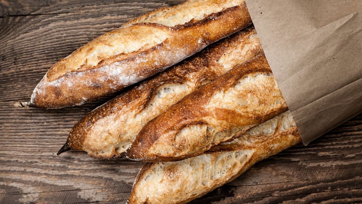 Here's the simple trick to keep bread fresh for 2 weeks without freezing it!