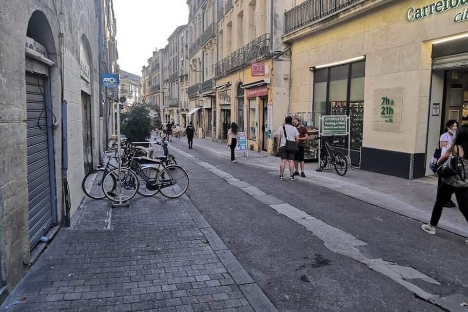 Carrefour city on rue Saint-Guilhem: the homeless squat opposite 