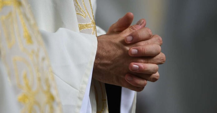 more than 450 pedophile priests listed in Illinois since 1950

