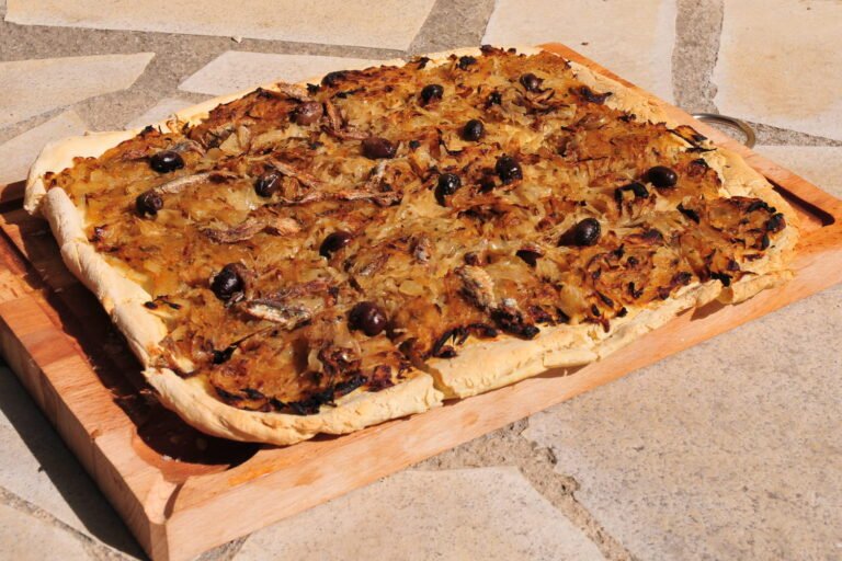 here are the steps for a delicious traditional pissaladière