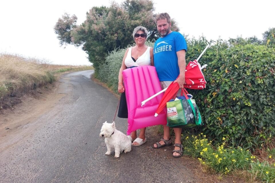 Ronny and Eeeké with their little Kaya. These German tourists came to spend 15 days in Saint-Malo, but came to the beach in Saint-Briac...