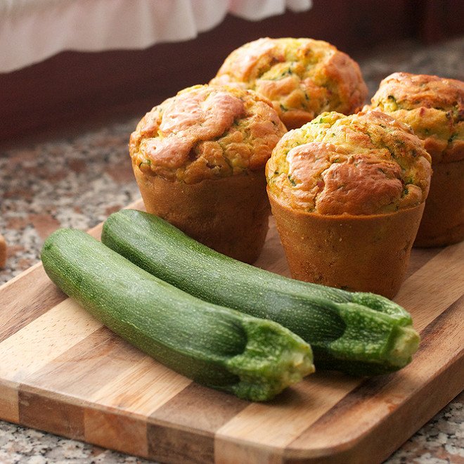 Goat cheese and zucchini muffins 