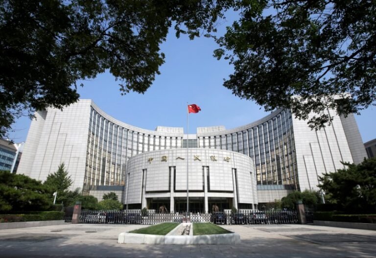 Interest rate cut in China, boom in the US

